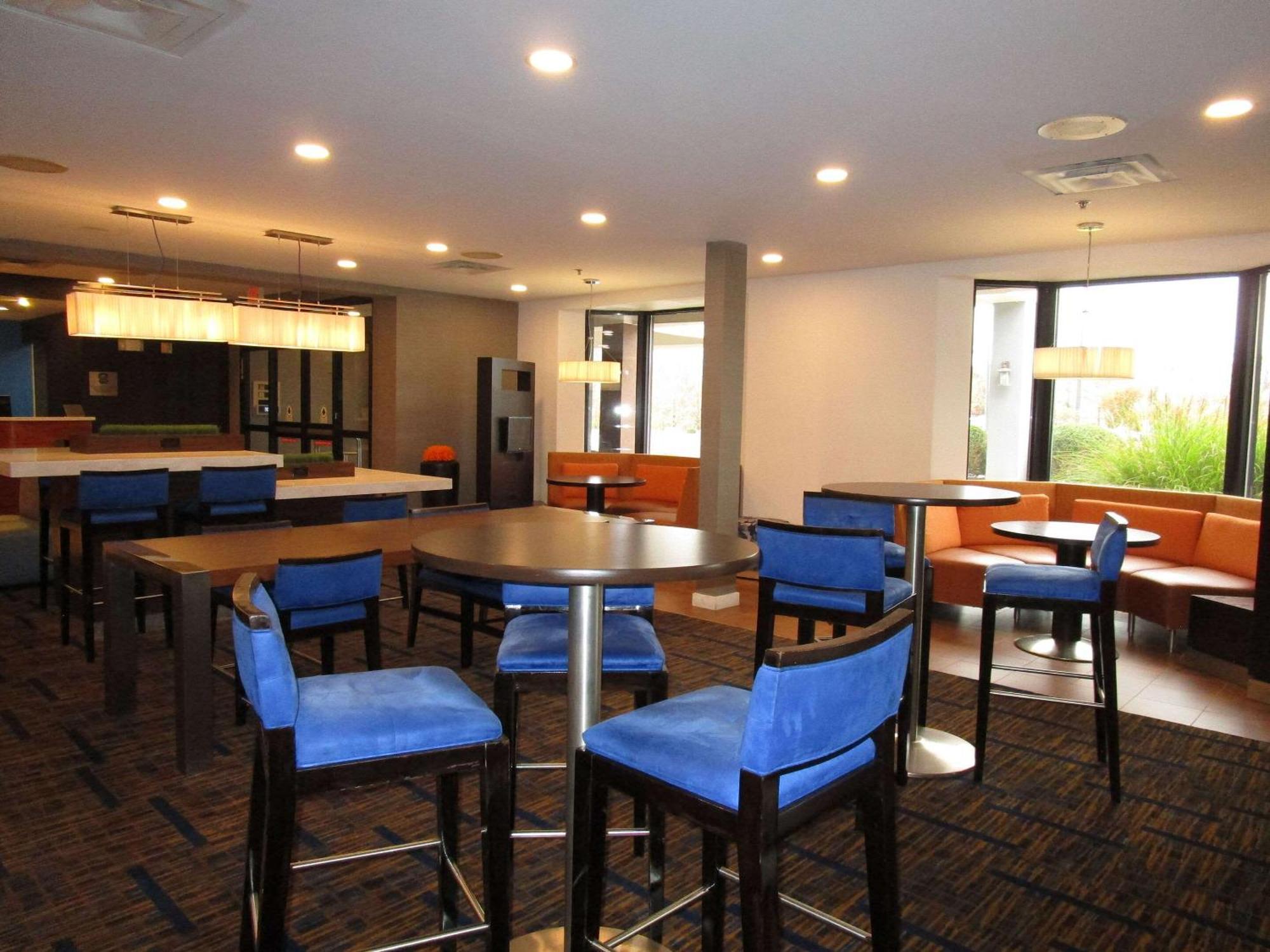 Country Inn & Suites By Radisson, Columbus-Edinburgh Esterno foto
