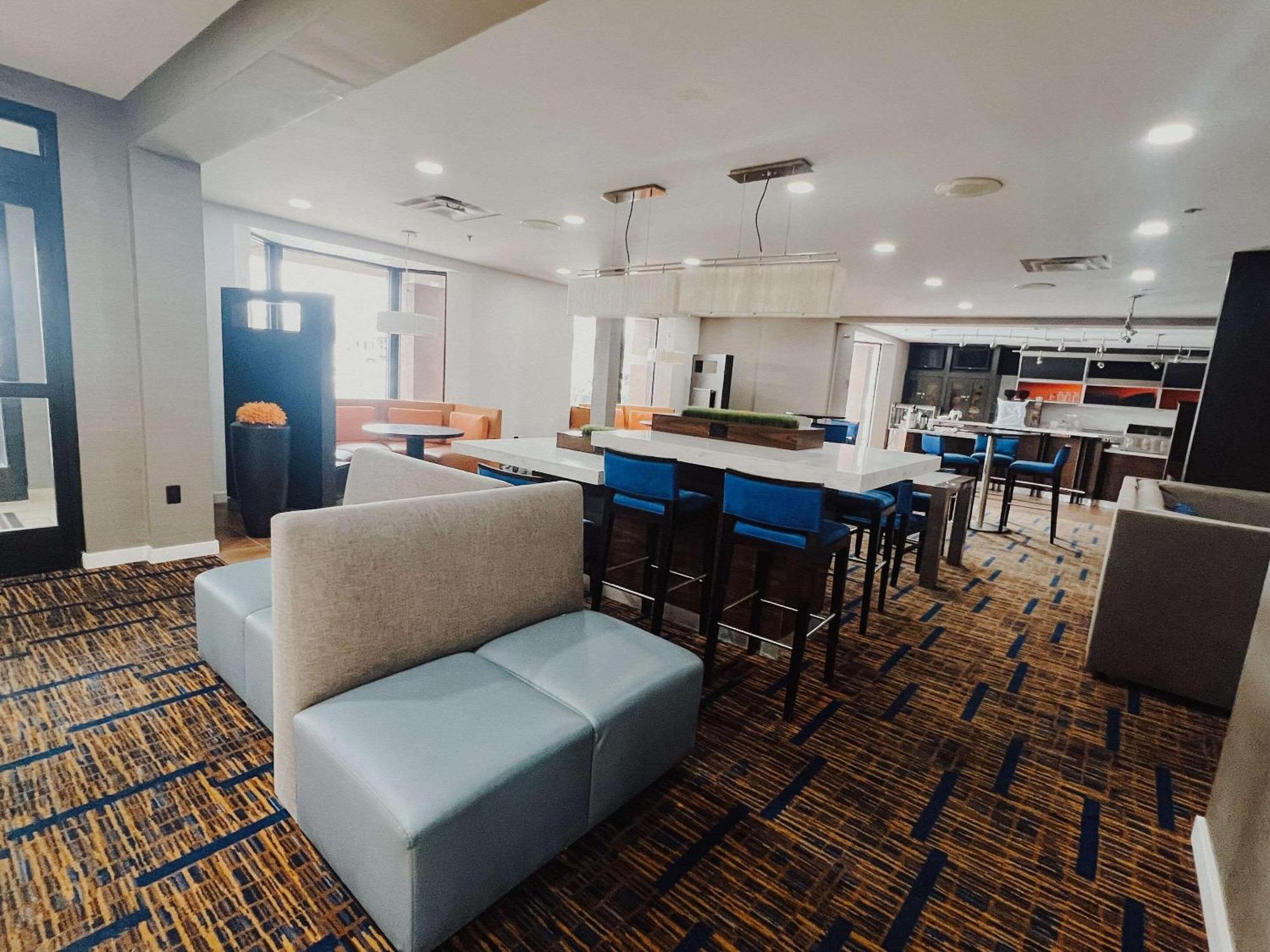 Country Inn & Suites By Radisson, Columbus-Edinburgh Esterno foto
